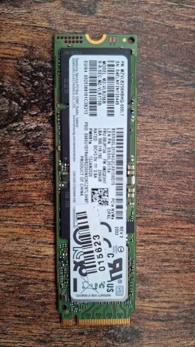Продавам почти нови 256 GB NVMe SSD Samsung или Western Digital