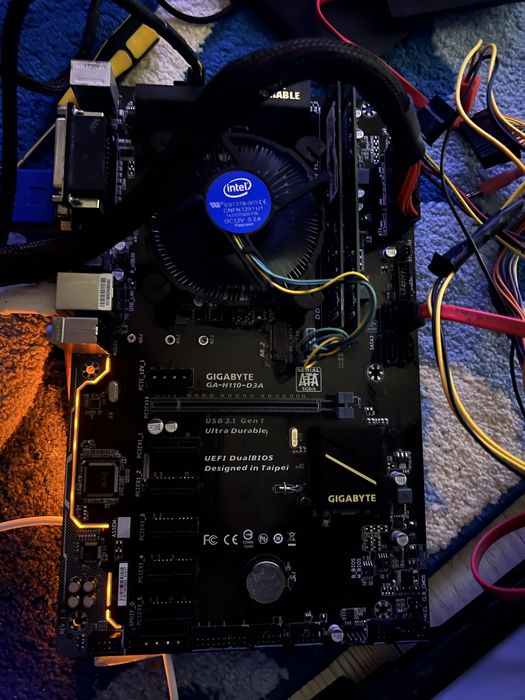 Vând placă de bază cu procesor i3 7100