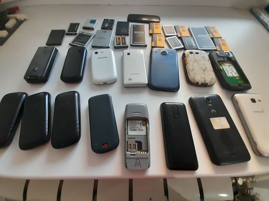Продам телефоны не которые возможно рабочие точно не знаю очень давно