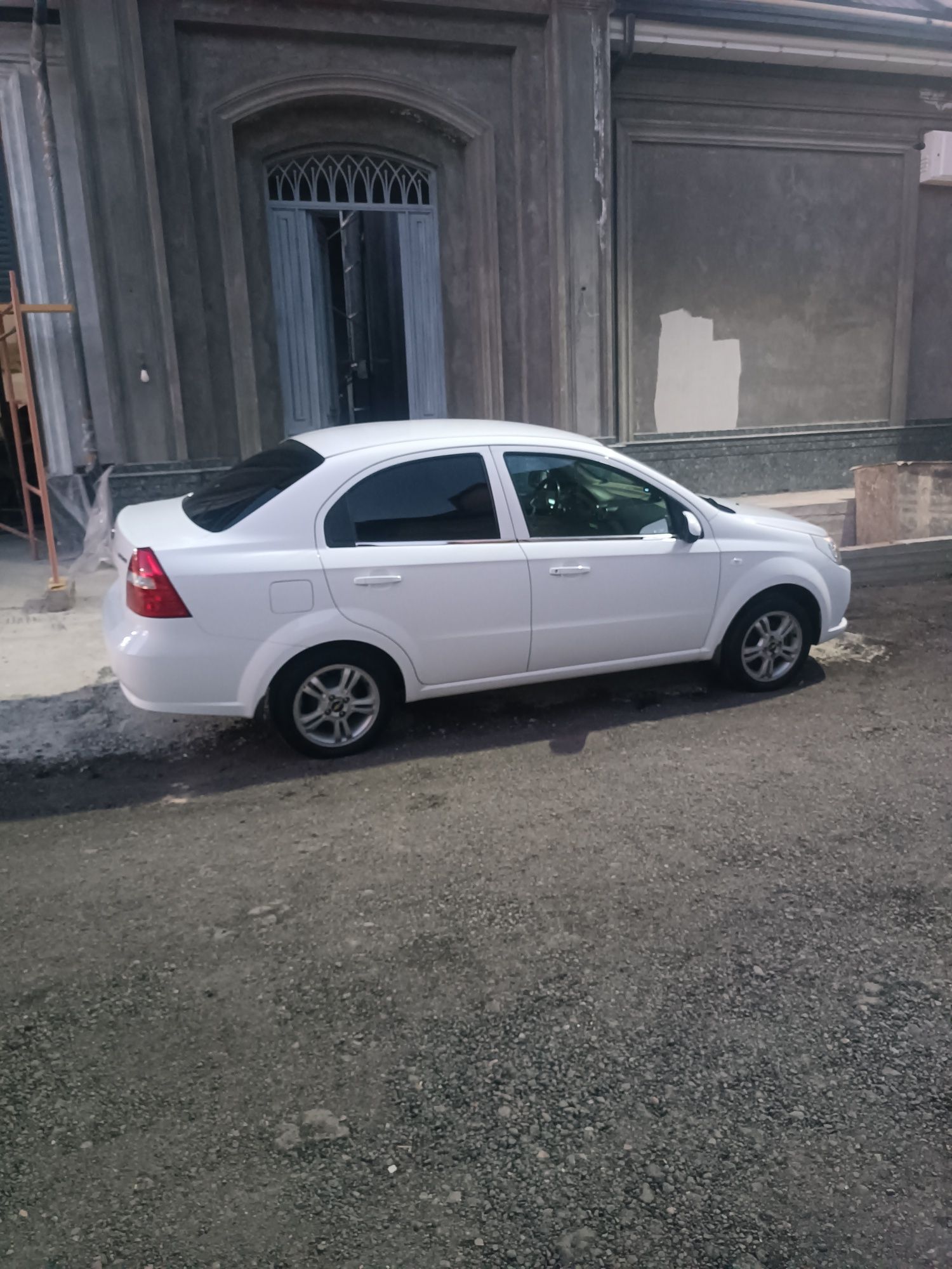 Nexia 3 avtomat sariq salon