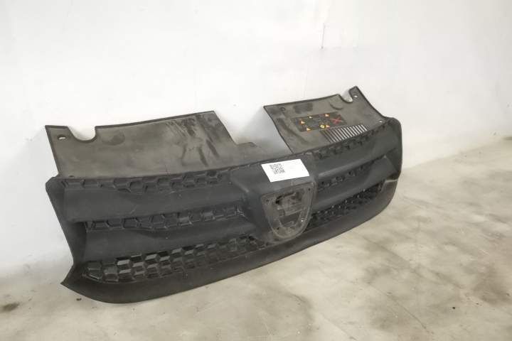 Grila Centrala Radiator Originala In Stare Buna  Dacia  Logan  2 [2013