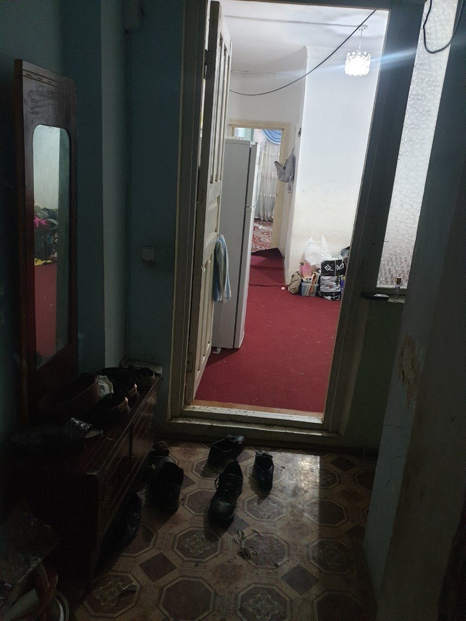 Buxoro shaxar Sharq 1 da 4 etajlik domning 1 etaji sotiladi.