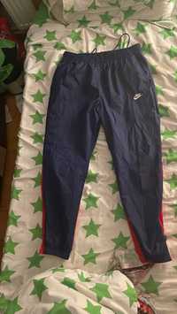 Pantaloni nike.