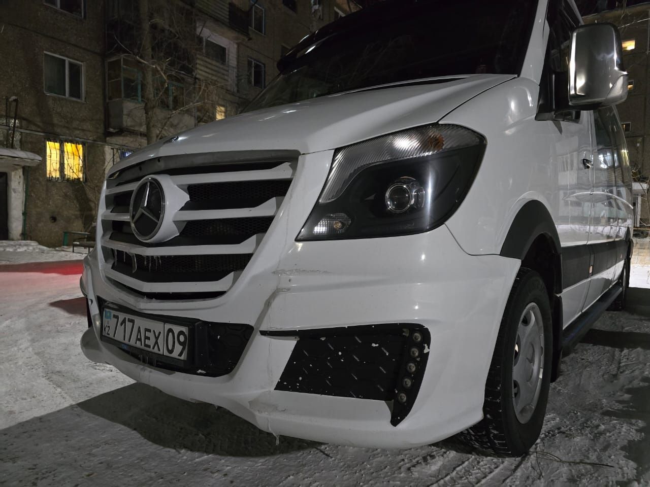 Передний бампер W906 Рестайл  Sprinter Maxton