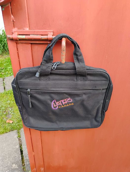 Geanta versatila - ideal pentru laptop de dimensiuni mici