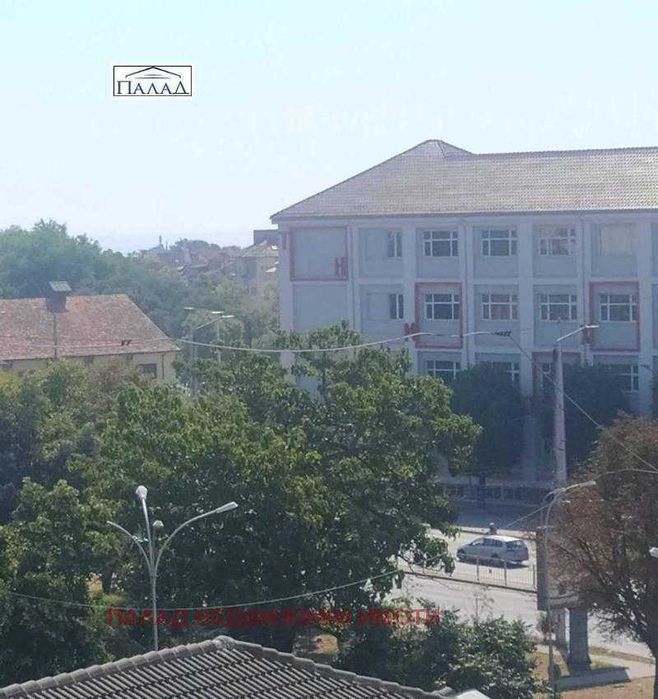 тристаен панорамен до Катедралата