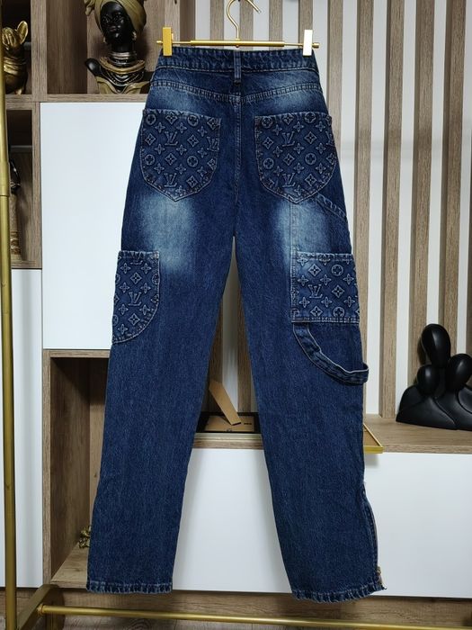 Compleu barbati LV.Calitate top. Am mai multe mărimi