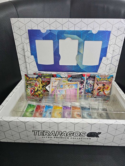 Покемон карти и кутия