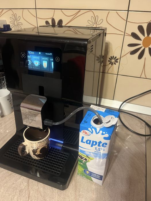 Cafetiera care macina