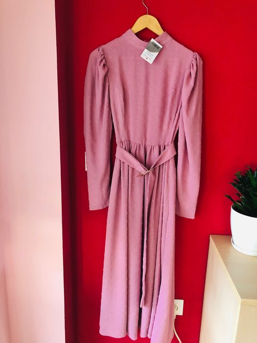 Дълга официална розова рокля с ръкав