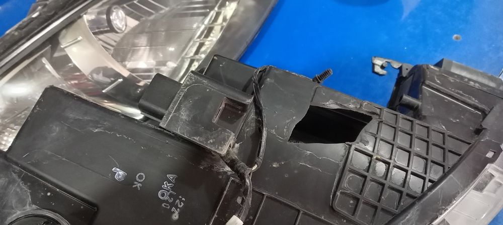 Перкдние фары  TREACER 2 LTZ