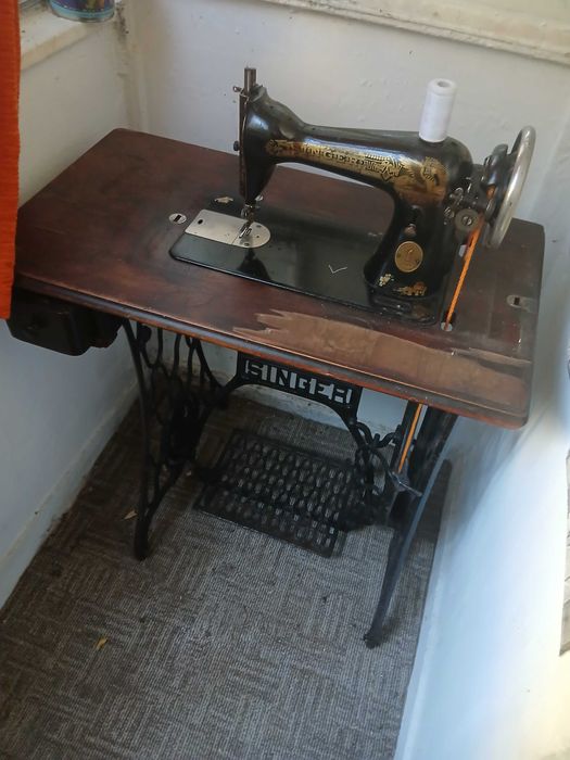 Masina de cusut Singer