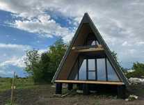 Cabane stil A Frame si case din structura de lemn, dimensiuni 54 mp