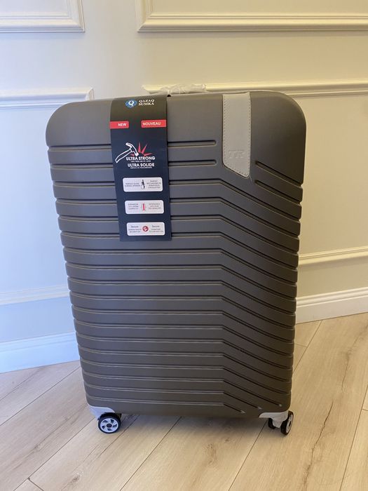 Серый Большой Чемодан