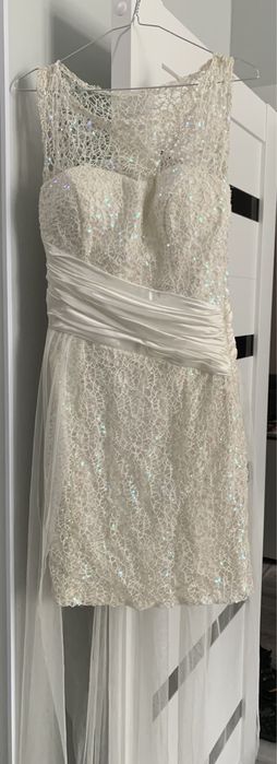 Платье вечернее на девочку 14-17 лет. Одевала 1 раз на выпускной вечер