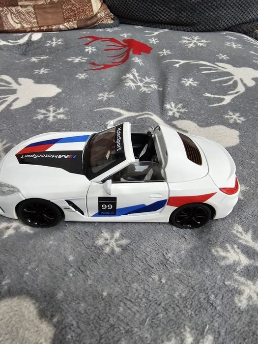 Macheta metalica BMW Z4 convertibil scara 1:24 noua