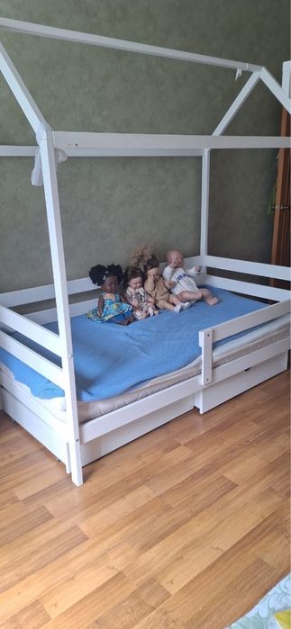 Детская кровать-для ребенка с трех -до 10 лет  В хорошем состоянии.