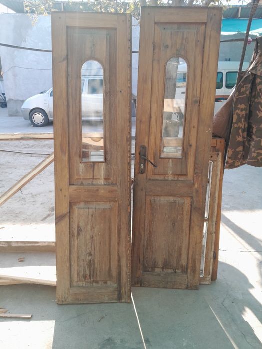 Eshik deraza yechib qoyilgan