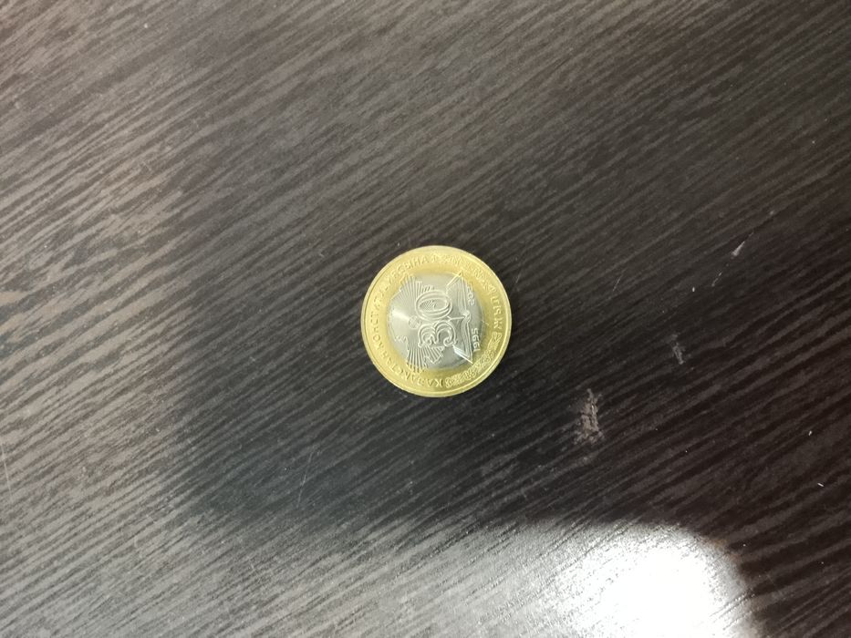Продам монету юбилейную 100тенге