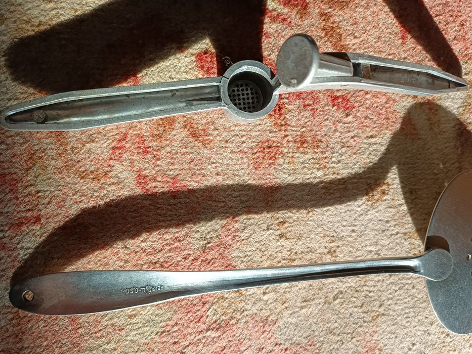 Шумовка и чеснокодавилка Советские в отличном состоянии