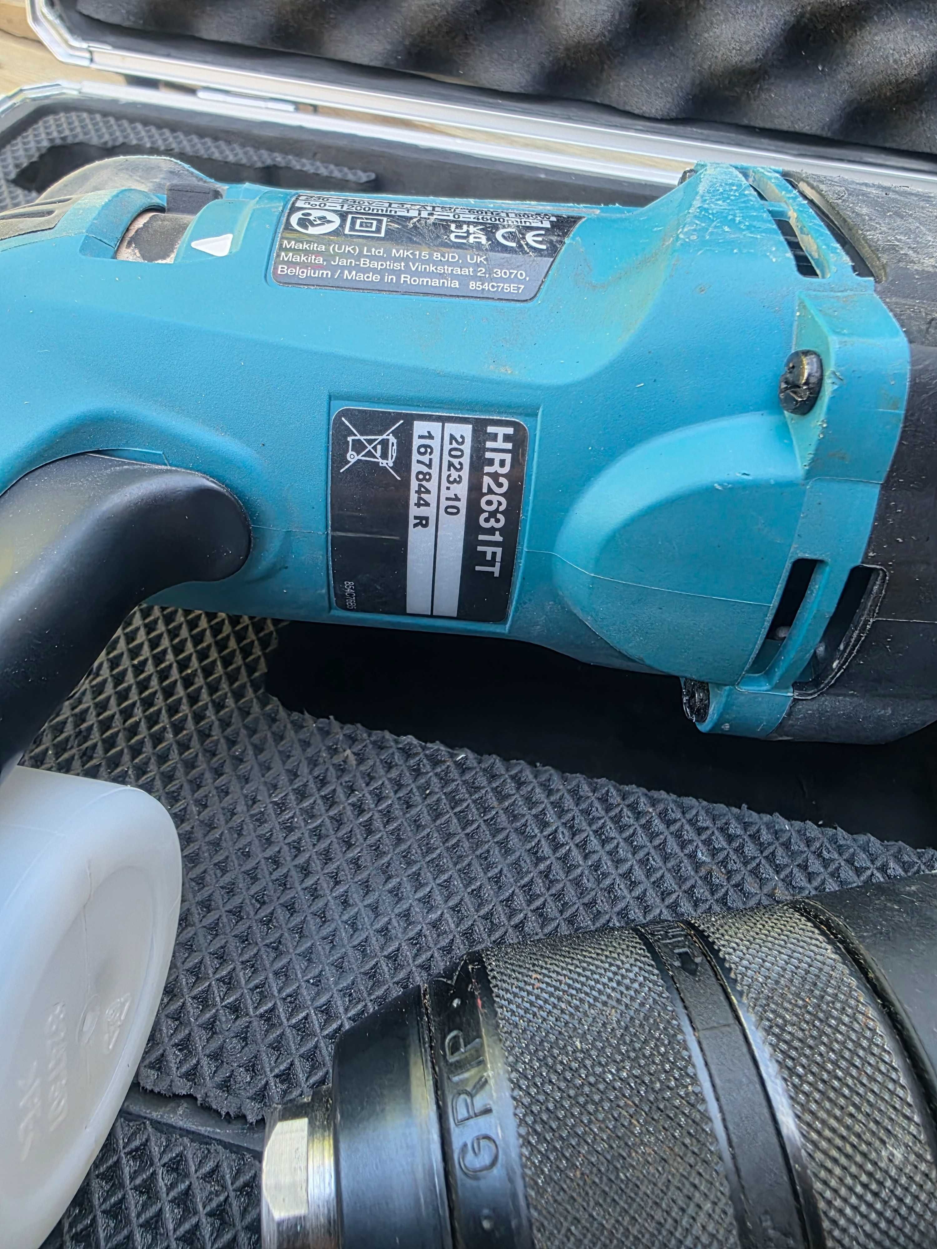 Makita HR2631FT ciocan rotopercutor si demolator electric 2,4 J