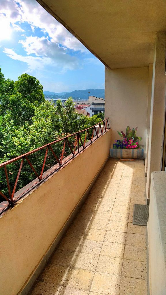 Продава се Тристаен апартамент в Кърджали, Център - 100 кв.м за 990 €/кв.м - Снимка #2