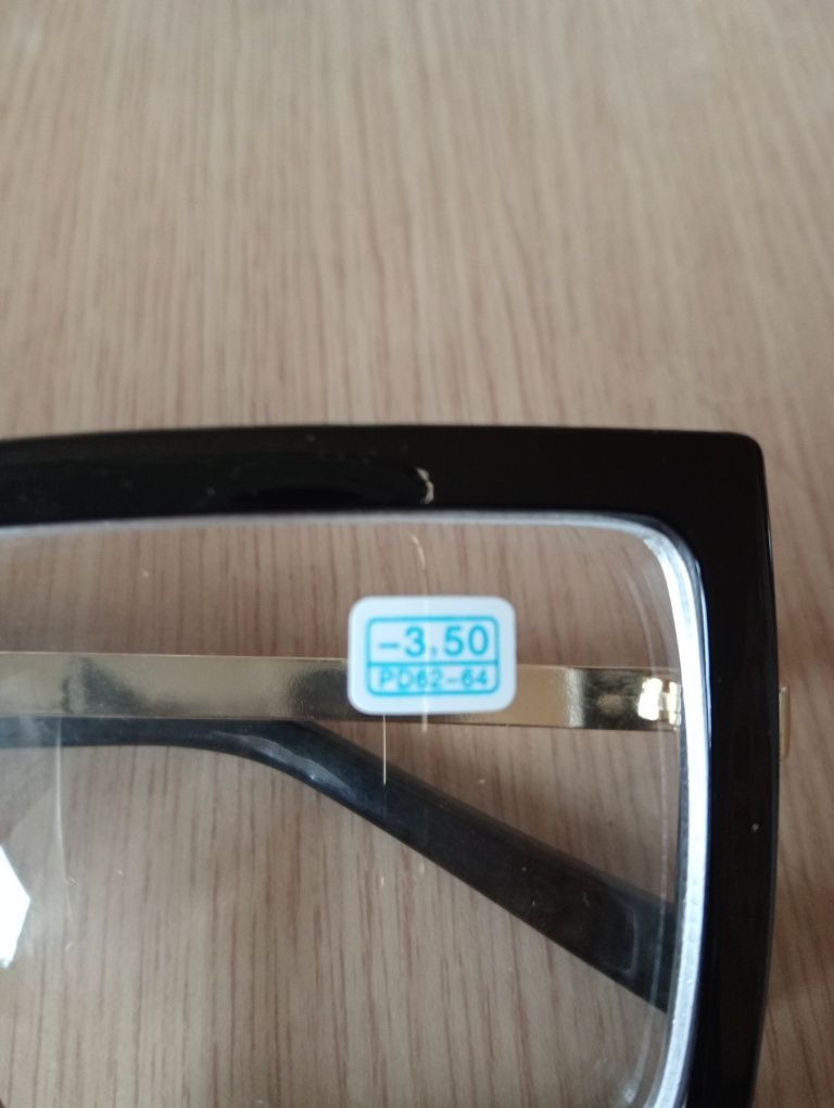 Очки -3.5 продам 2 т