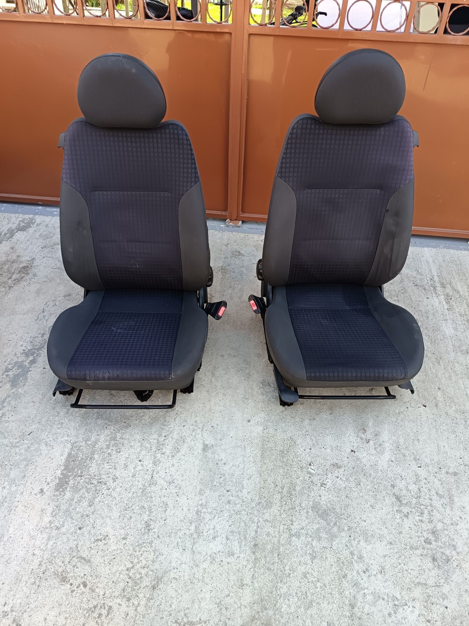 Предни седалки за opel corsa c
