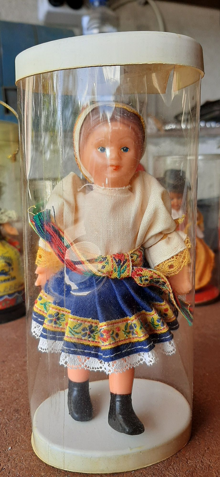 Ретро сувенирни куклички