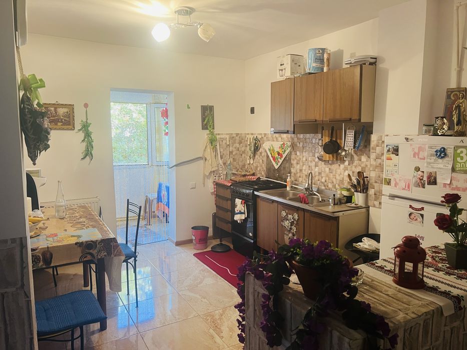 Vand apartament cu 2 camere decomandat