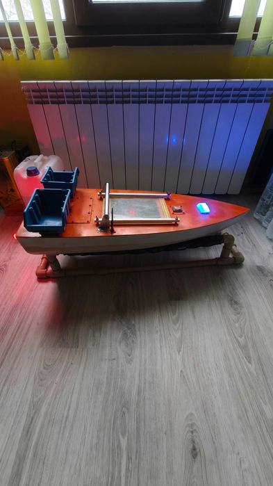 Лодка за захранка