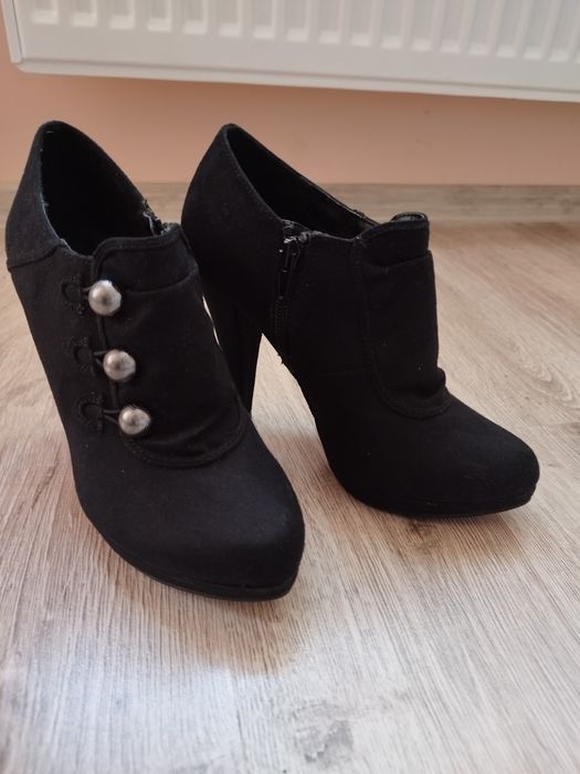 Дамски велурени боти