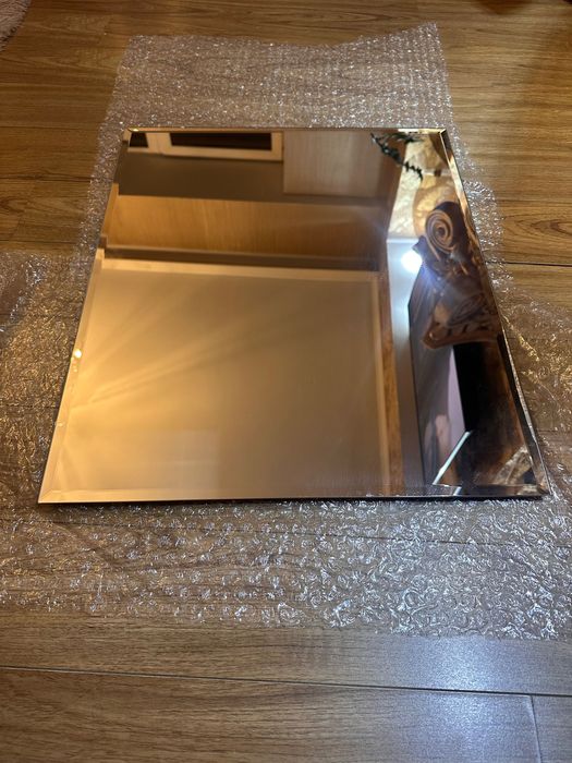 Продам настенное зеркало для ванной