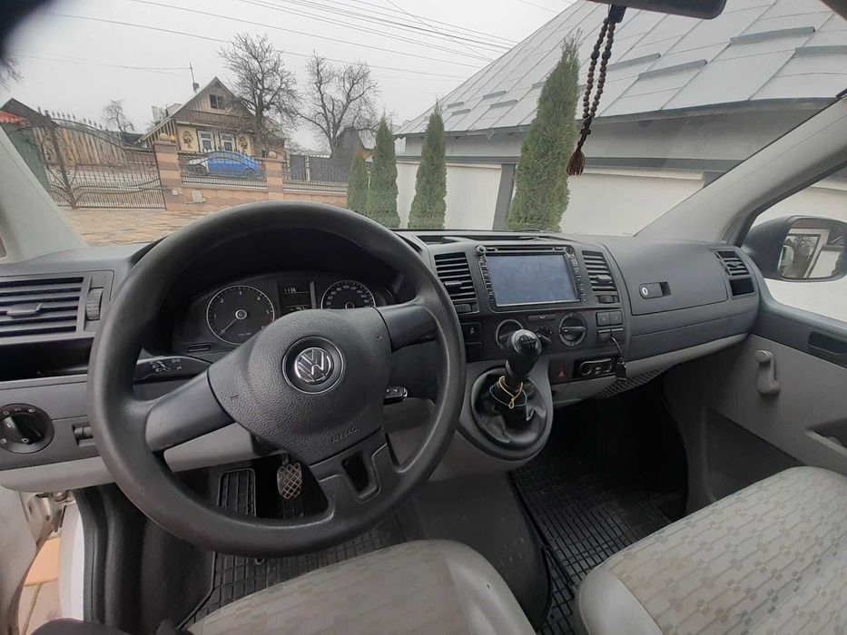 Vând W.T.5 ,cu 3 locuri, cauciucuri de iarnă și vară noi. 
Motor 2.0