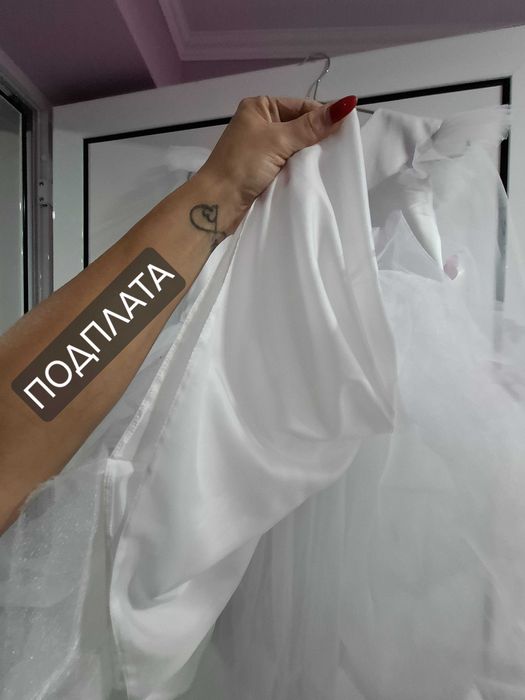 Официална рокля за момиче м/у 9 и 12 години размери има в снимките!