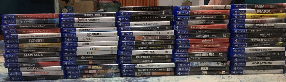 PS4 slim 1TB + 80 de jocuri de colectie