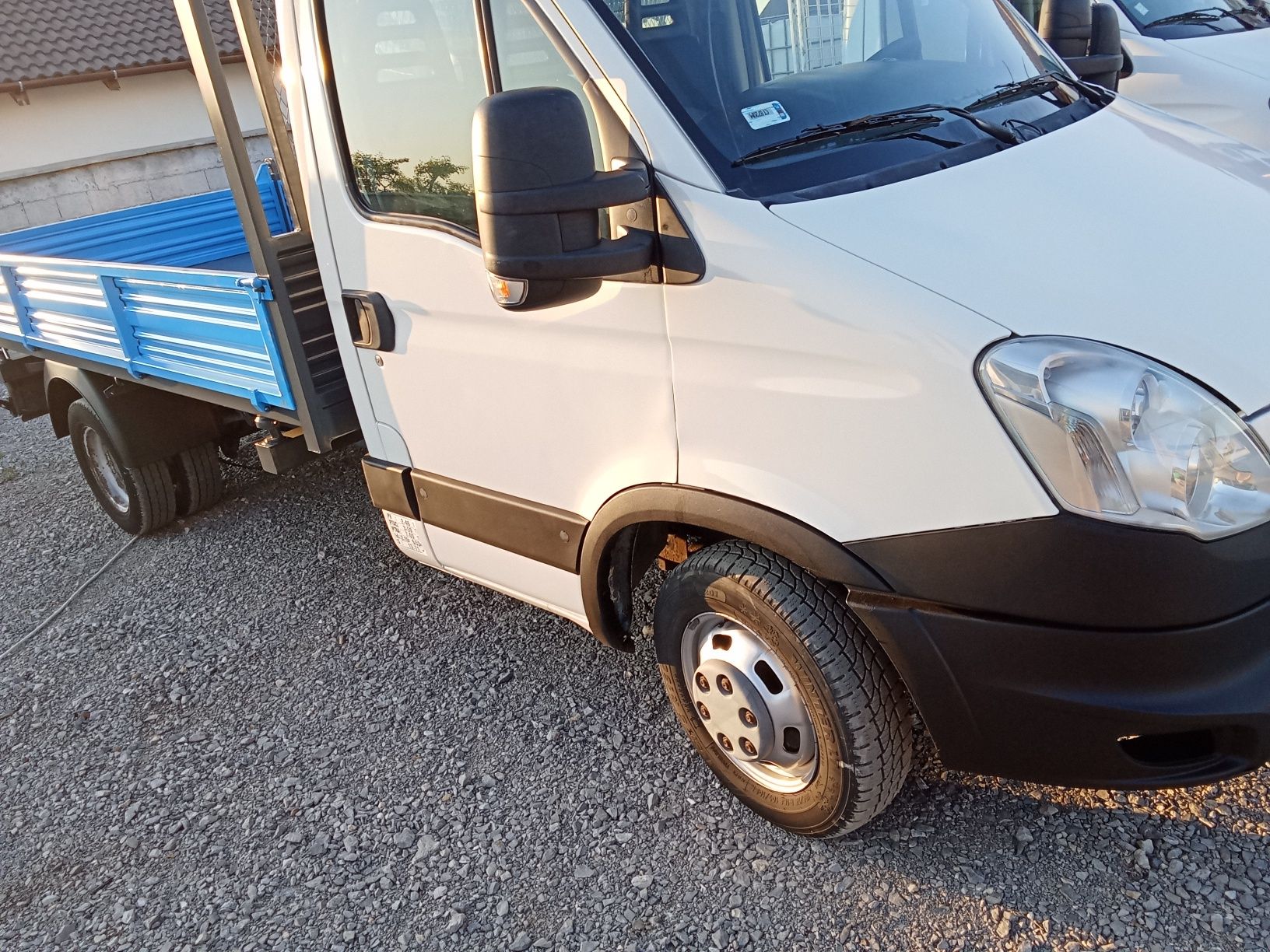 Iveco 35.15 basculabil pe 3 parti