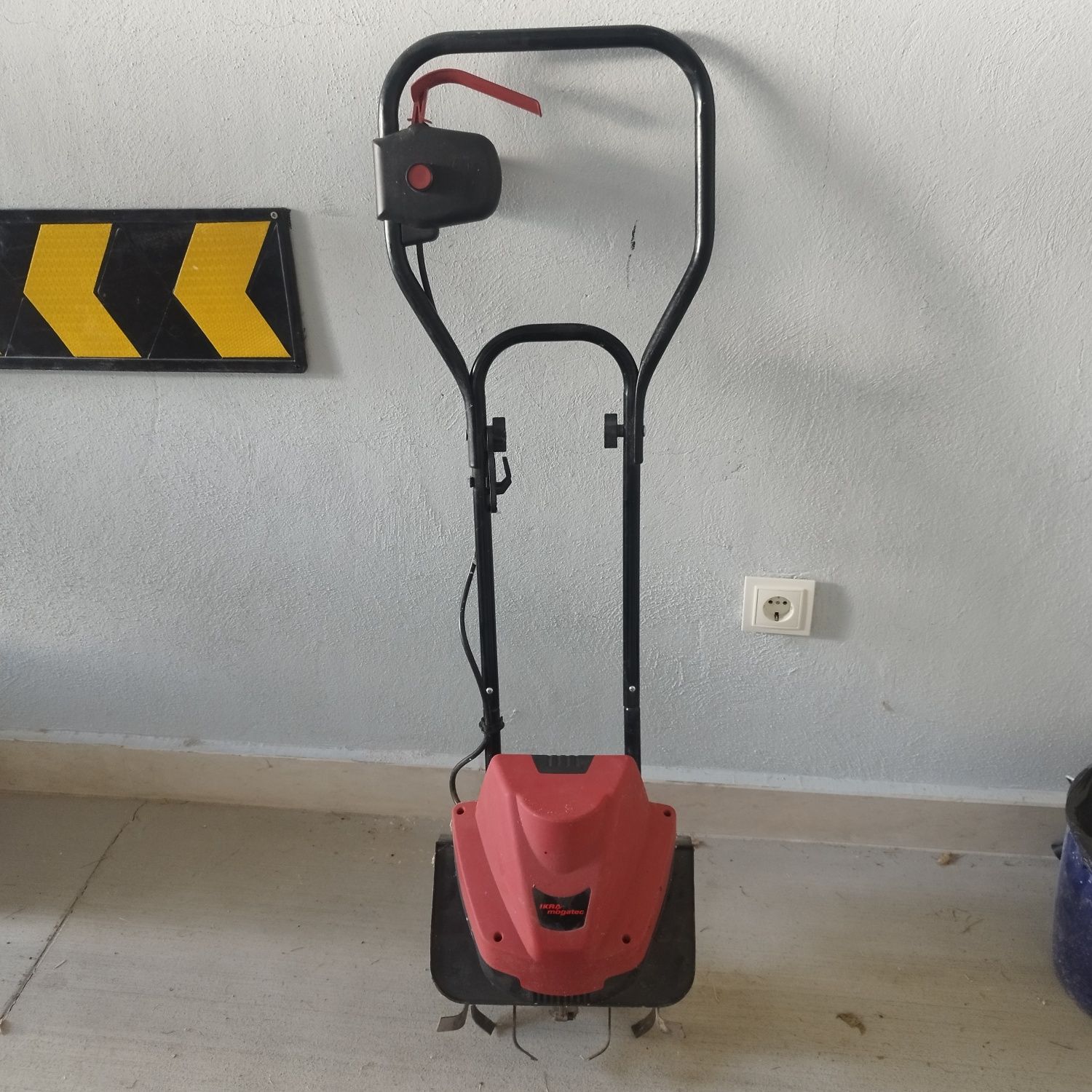 електрическа мотофреза IKRA mogatec EM 750.