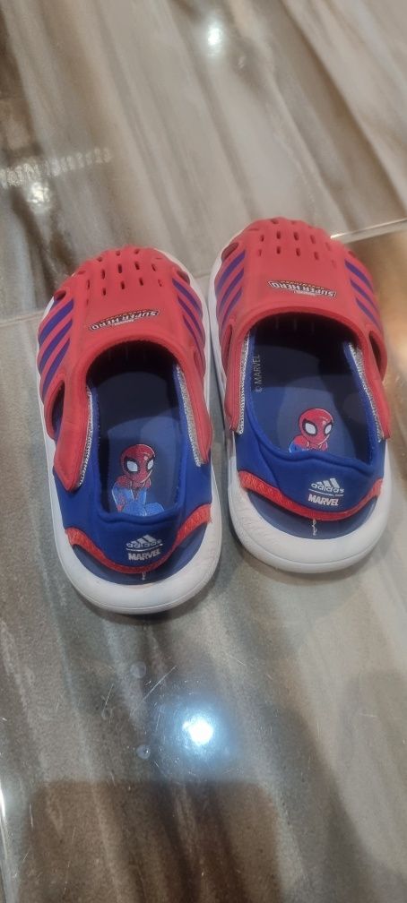 Оригинални Детски сандали и маратонки Adidas номер 25