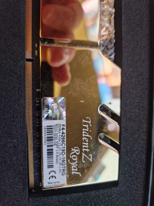 Trident Z Royal
DDR4-4266 CL19-19-19-39 1.40V
16GB (2x8GB)