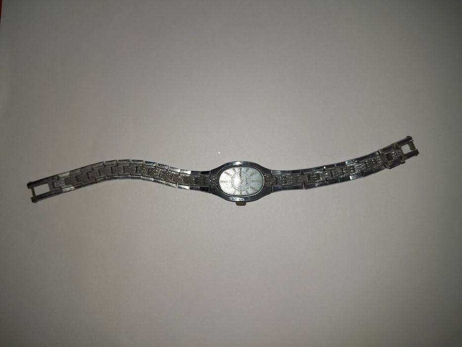 Ceasuri vechi de dama mecanice și electonice