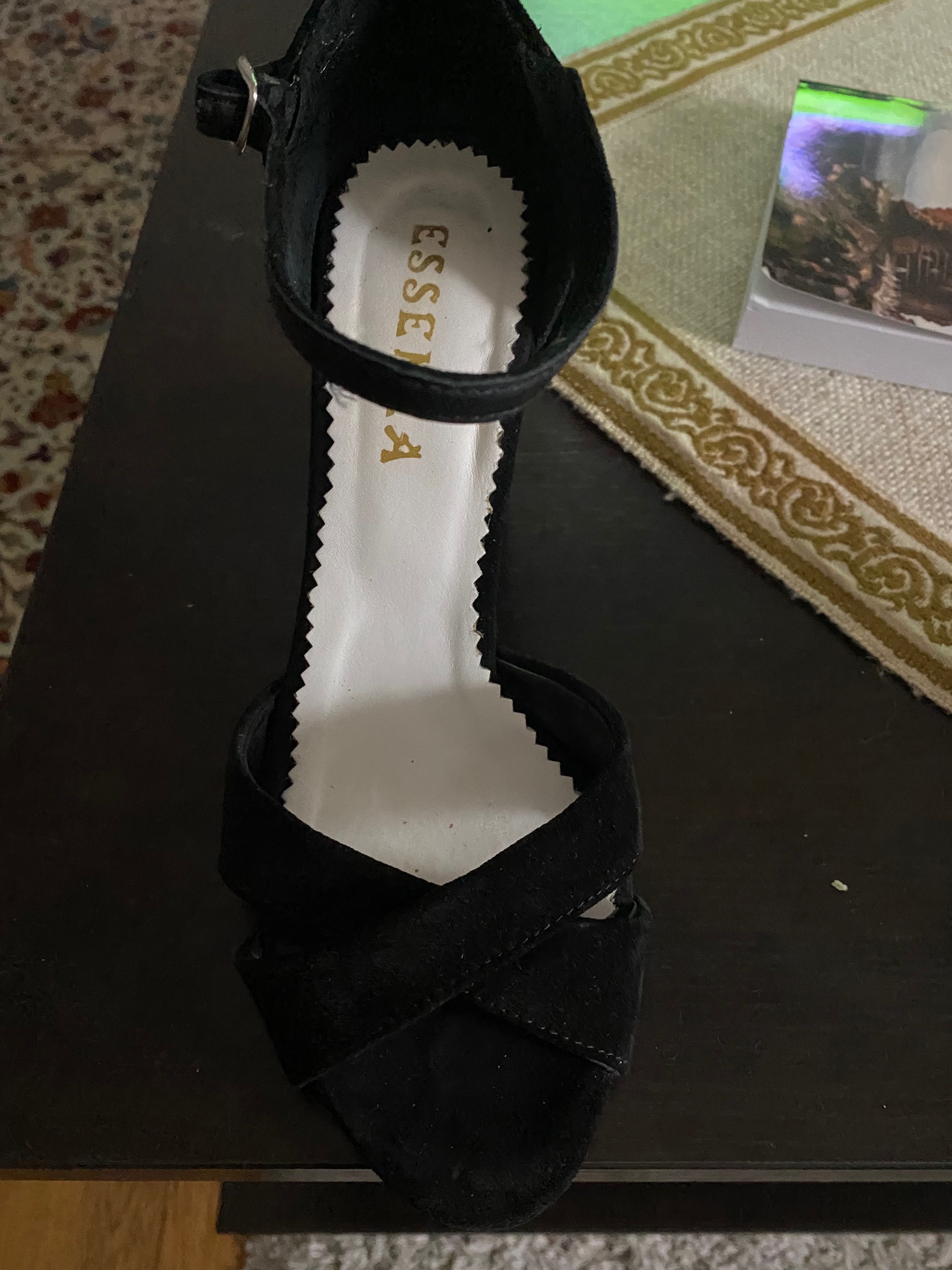 Vand sandale elegante marca  Essenza din piele întoarsă nr. 39