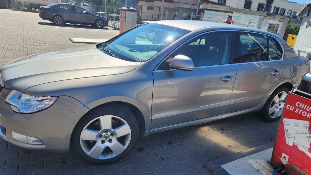 Vând Skoda Superb 1.4 TSI 2009, Euro 5, Gri metalizat, Înmatriculată