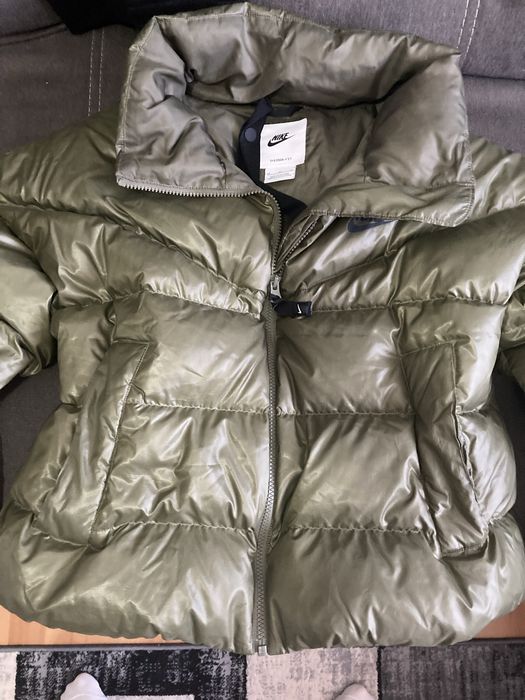 Jacketa Nike de culoare verde lucios