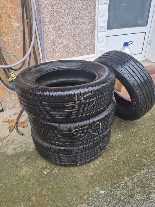 Vând cauciucuri de vară