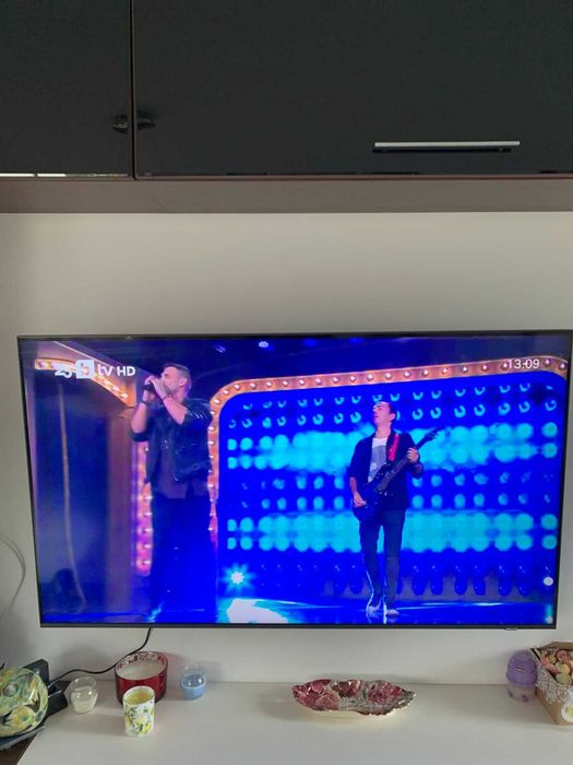 Телевизор PHILIPS -  55 инча, със странично LED осветление. Андроид.