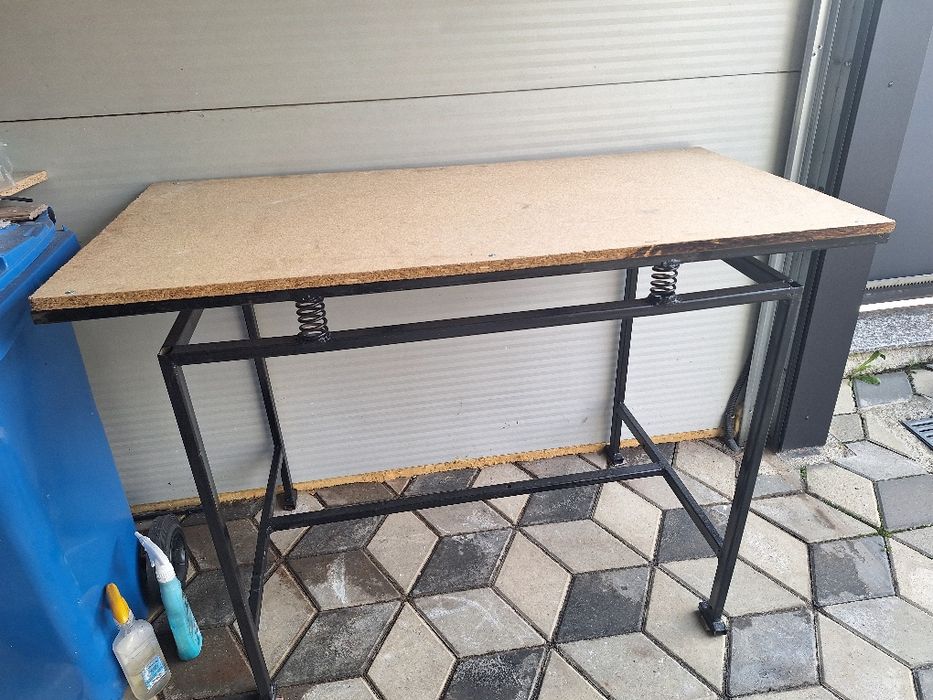 Masa vibranta cu motor