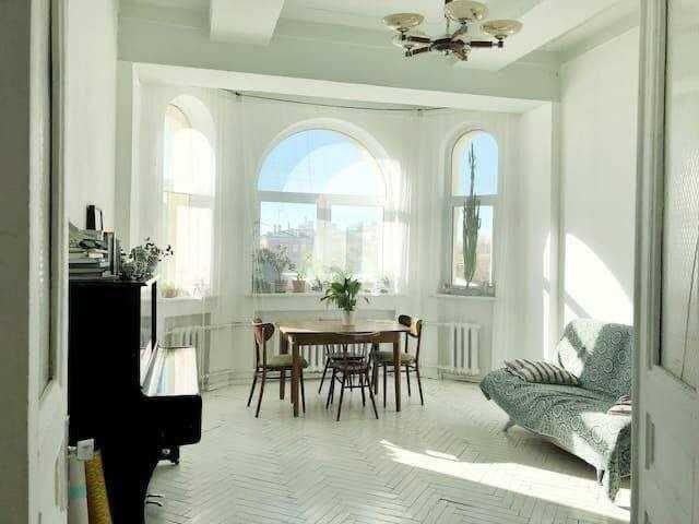 Сдаю светлую 2х .ком 2/4 квартиру на Ц5 ор-р метро Минор (Р5)