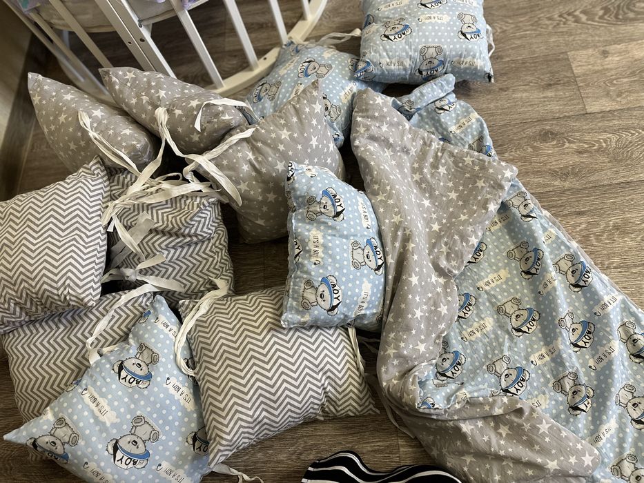 Продам бортики в кроватку и одеяло