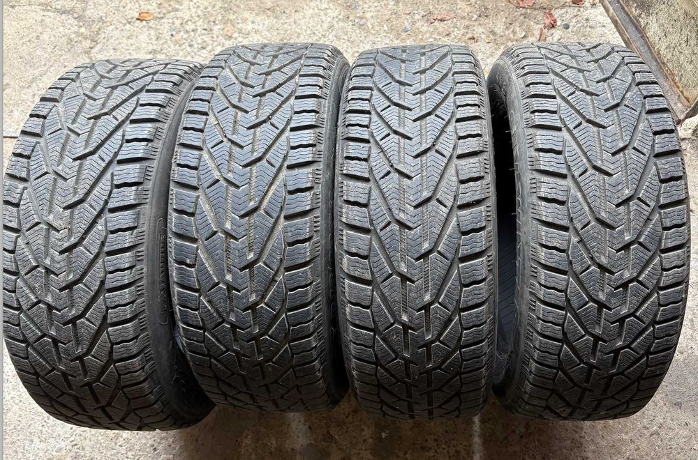 Продавам 4 броя зимни гуми 235/55/18 104H за SUV.